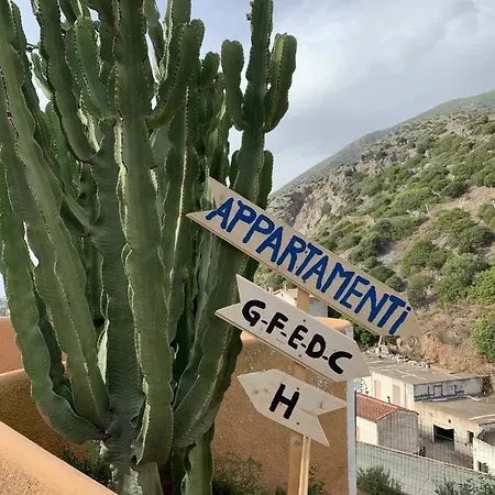 H Apartment *