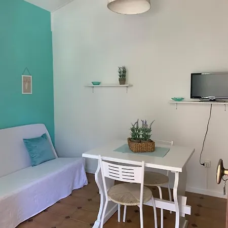 H Apartment *
