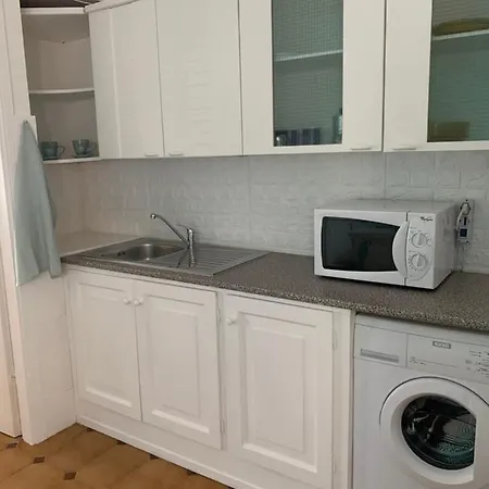H Apartment *